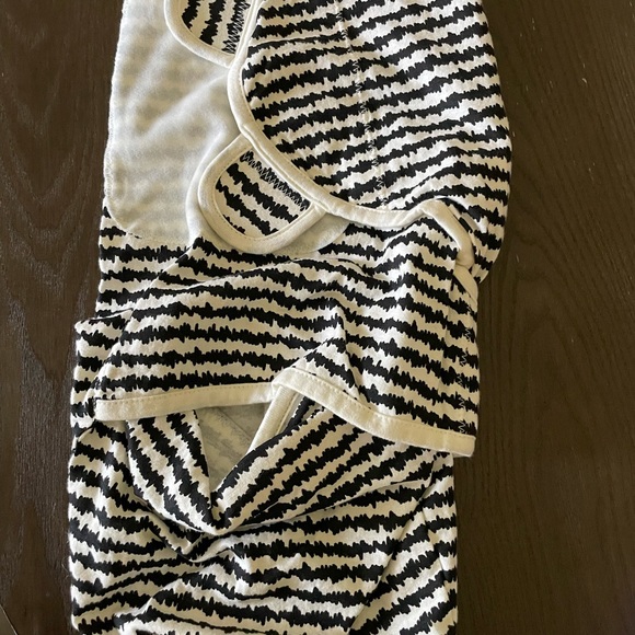 2/$10 NWOT Baby Girl Swaddles Bundle (5) - Picture 9 of 15